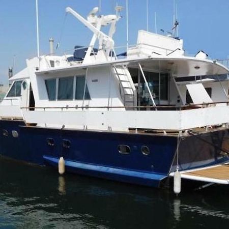 Your Own Private Yacht Sant Adria de Besos Exterior foto