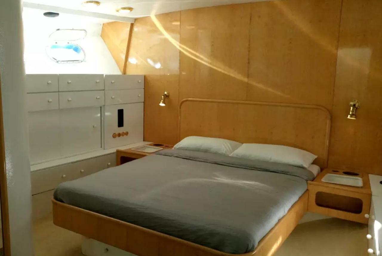 Your Own Private Yacht Sant Adria de Besos Exterior foto