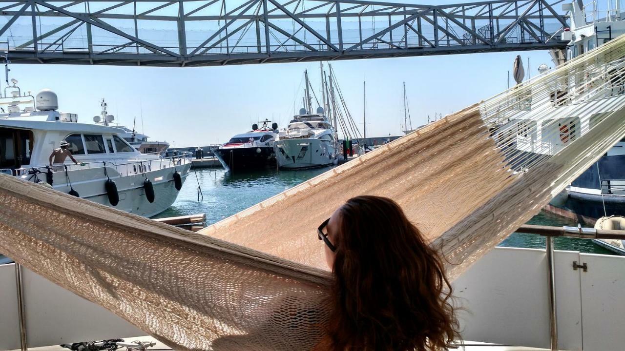 Your Own Private Yacht Sant Adria de Besos Exterior foto