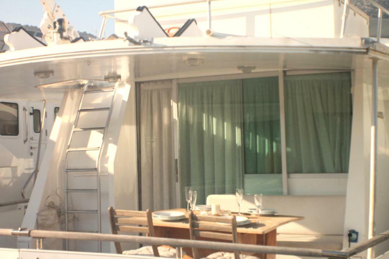 Your Own Private Yacht Sant Adria de Besos Exterior foto